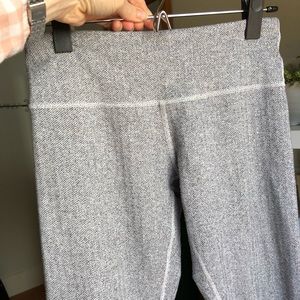 Lululemon cropped pants, size 6